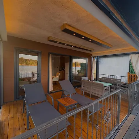 Santa Barbara River Apartament Belgrad